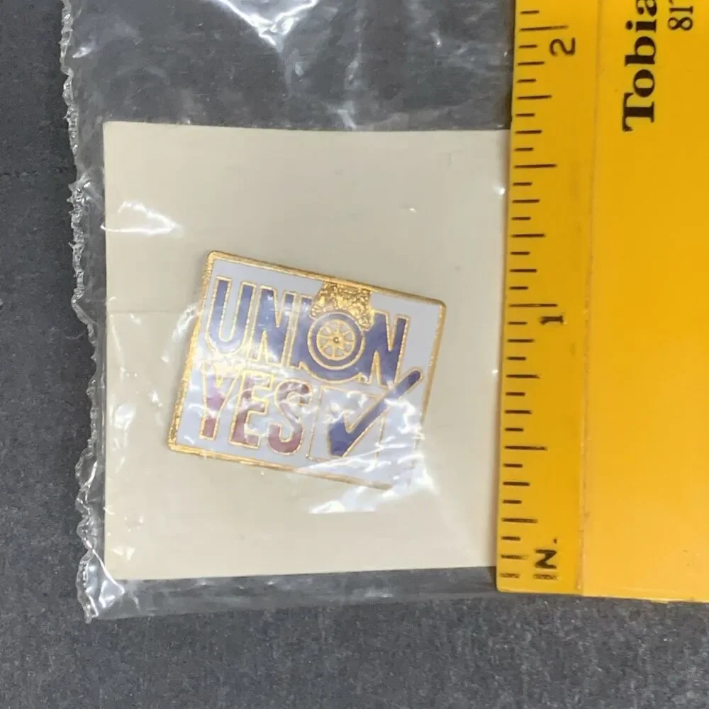 Vintage NOS TEAMSTERS UNION YES LAPEL PIN BADGE